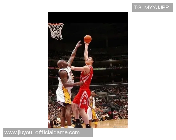 姚明与蒋兴权的篮球传奇交汇点：从对手到合作的精彩历程