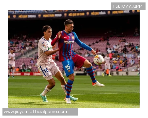 巴萨与曼联友谊赛战平绝杀瞬间点燃全场激情