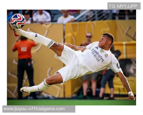 世界杯惊现冷门巴黎圣日耳曼凭红牌风波逆袭皇马全场沸腾